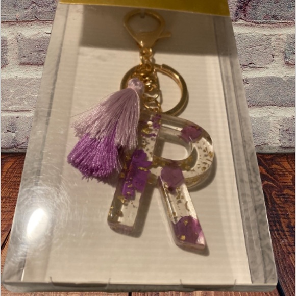 New Letter R Keychain - Picture 3 of 4